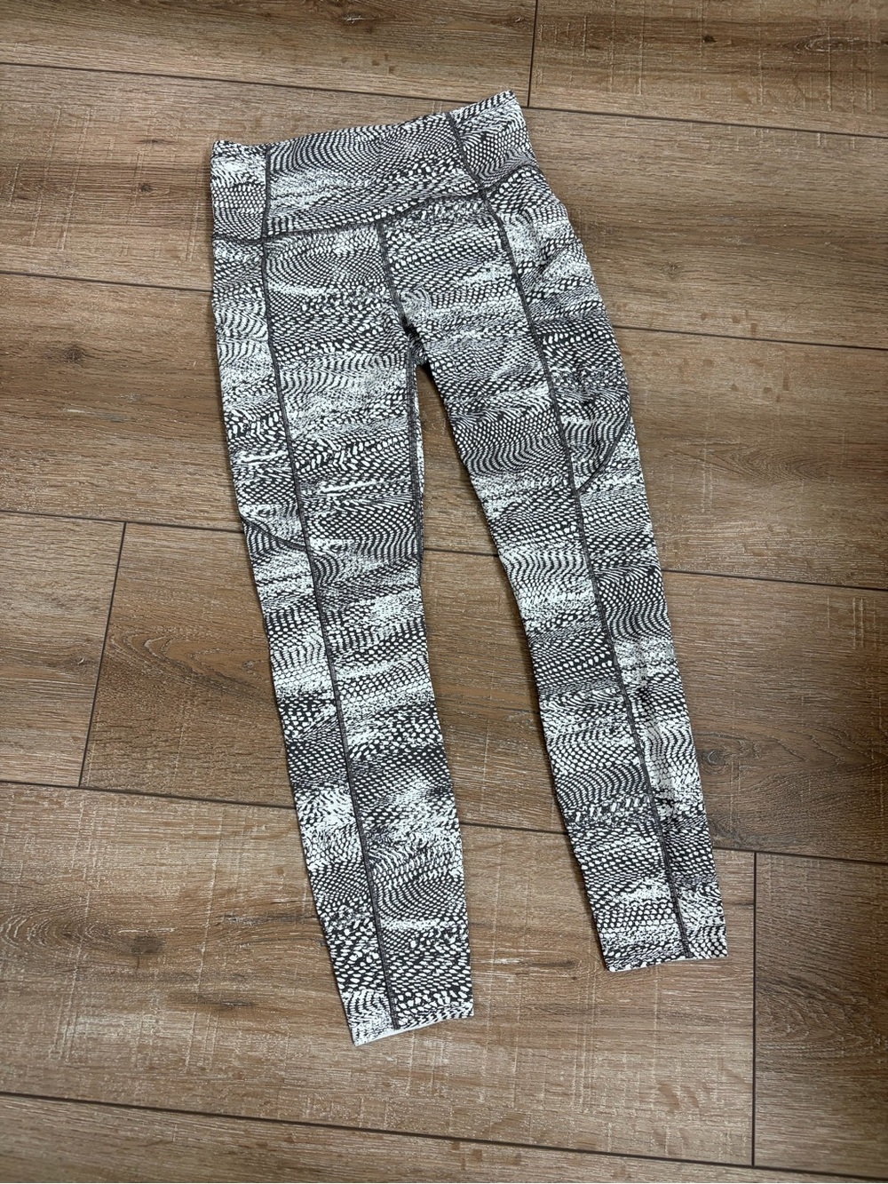 Lululemon Black White Abstract Print Leggings Size 6